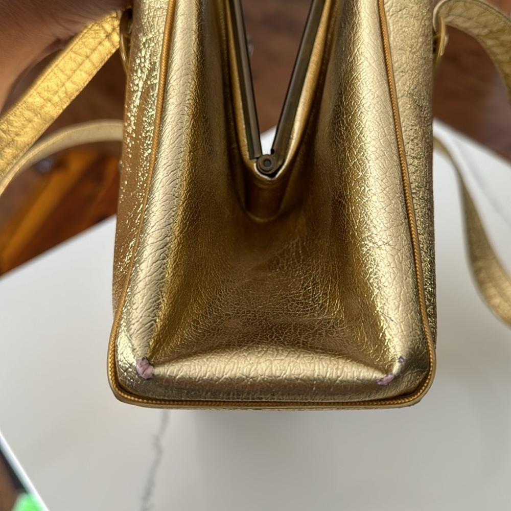 GOLD VINTAGE LOOK PURSE - Picture 7 of 9